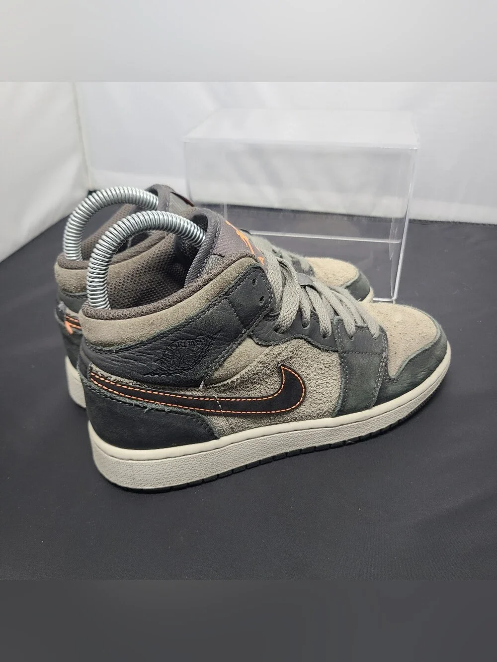 Jordan 1 Mid SE GS 